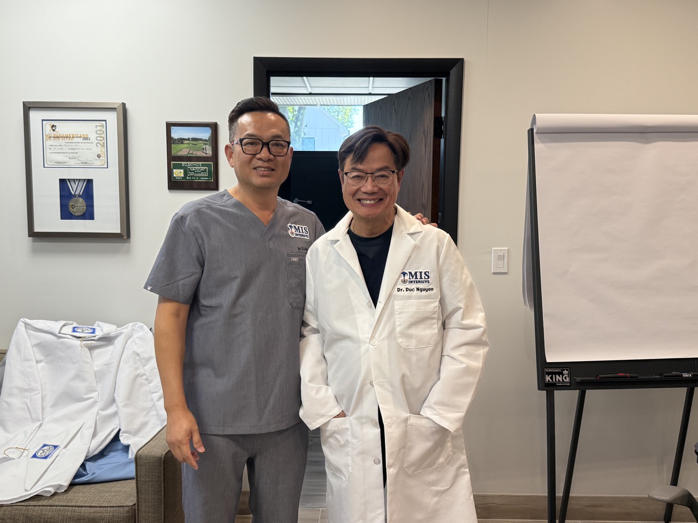 Dr. Duk Nguyen at the MIS Intensive cadaver lab